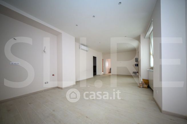 Ufficio in commerciale in Via Cardinal Agliardi 13