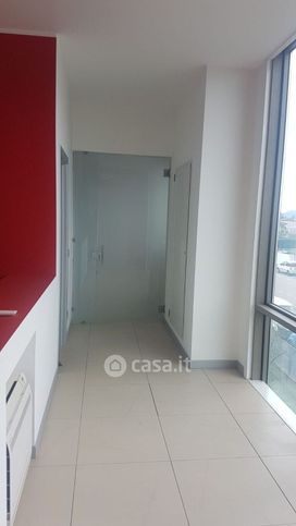 Ufficio in commerciale in 