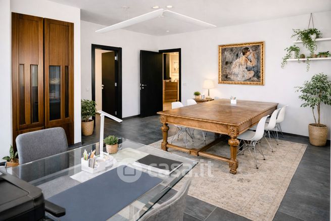 Ufficio in commerciale in Via Gaetano de Castillia