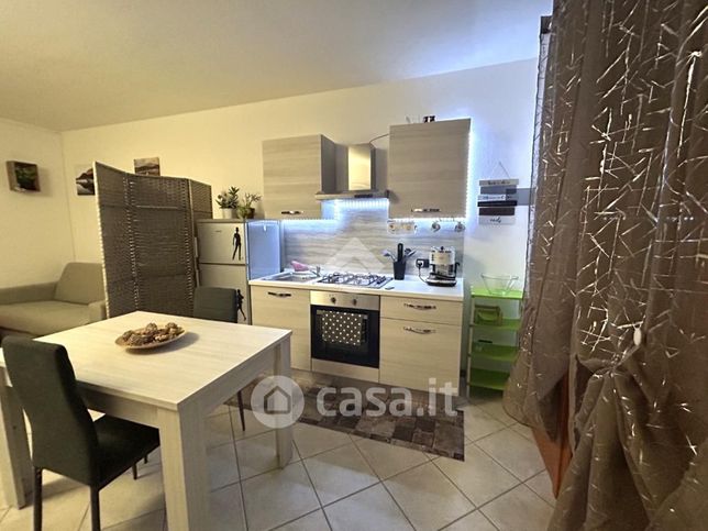 Appartamento in residenziale in Via Carinei 17