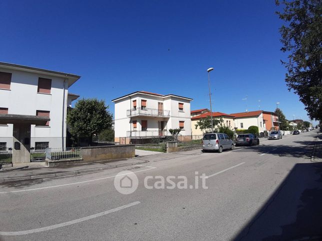 Casa indipendente in residenziale in Via Statale