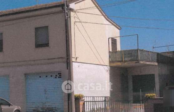 Casa bi/trifamiliare in residenziale in Via Fiorana