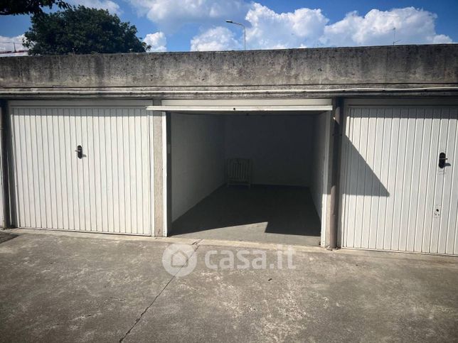 Box/posto auto in residenziale in Via Divisione Julia