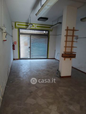 Capannone in commerciale in 