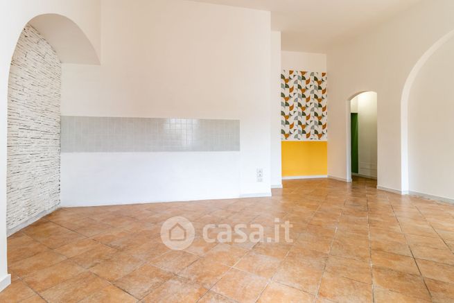 Appartamento in residenziale in Via Firmio Leonzio 18