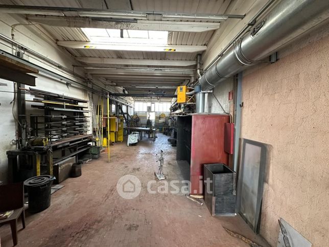 Capannone in commerciale in Via Virginio