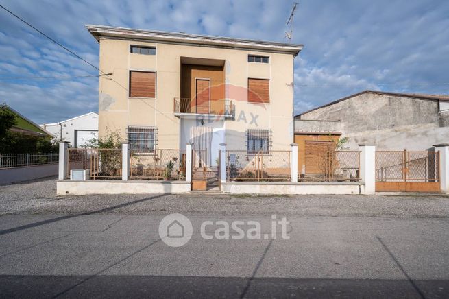 Casa indipendente in residenziale in Via Giuseppe Giusti 8