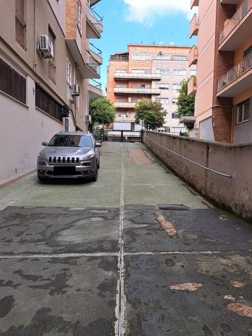 Box/posto auto in residenziale in Via Baldo degli Ubaldi
