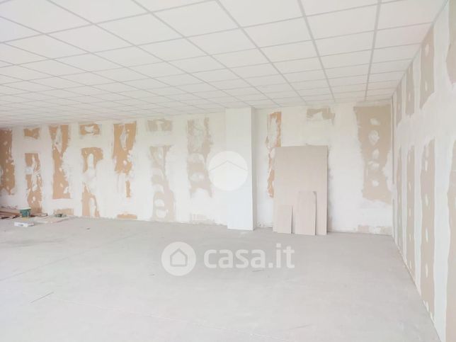 Ufficio in commerciale in Via Enrico Mattei 2