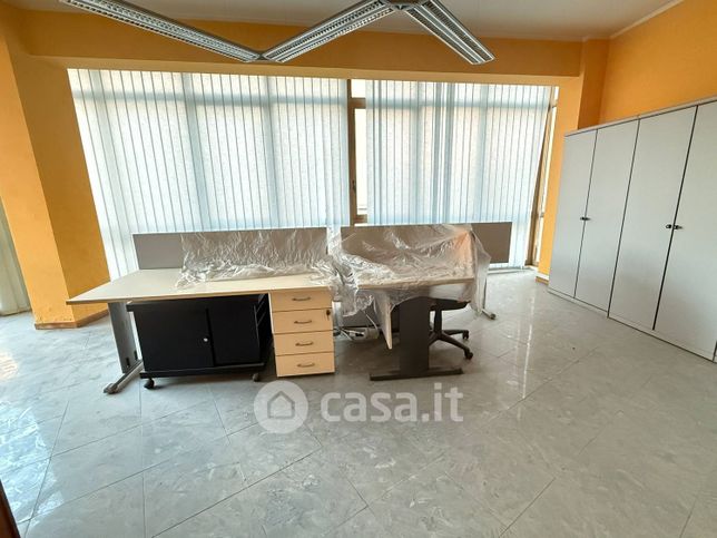 Ufficio in commerciale in 