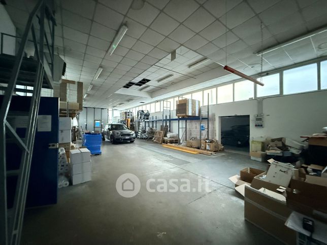 Capannone in commerciale in Via Luigi Caneppele 20