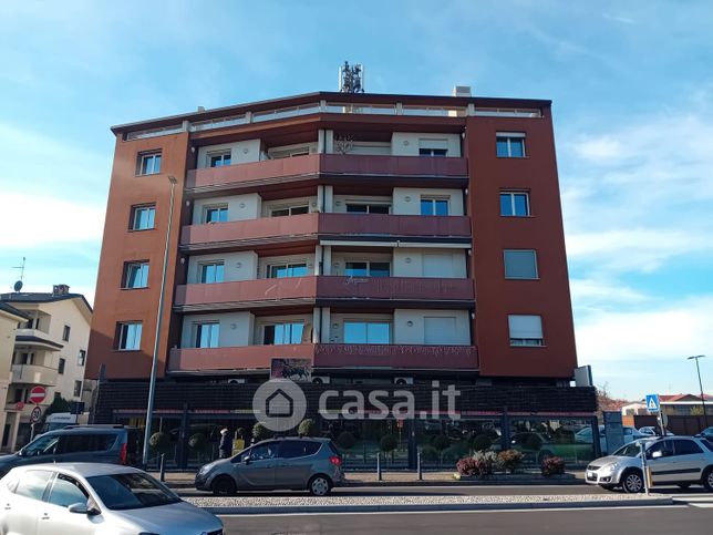 Appartamento in residenziale in Via Adua 2