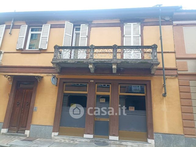 Ufficio in commerciale in Via Piave 9