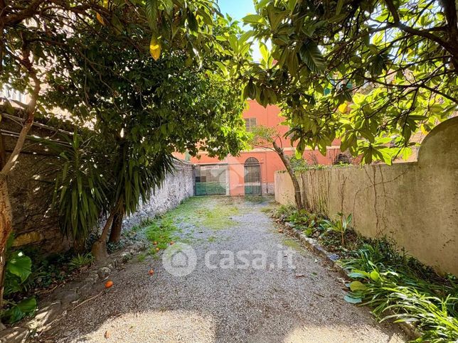 Appartamento in residenziale in Via Federico Gattorno 4