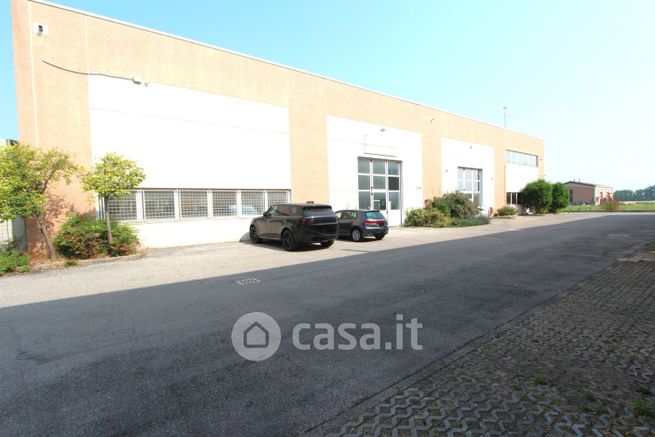 Capannone in commerciale in Via Lunga