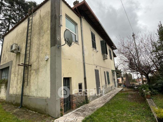 Appartamento in residenziale in Via dei Laghi 141