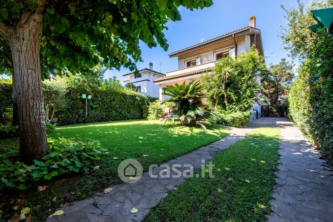 Villa in residenziale in Via Porto Recanati