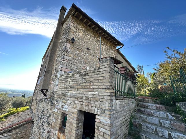 Rustico/casale in residenziale in Via Petrosa