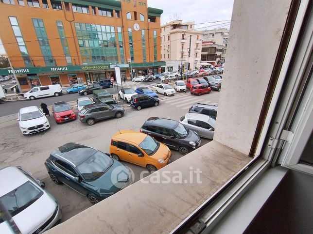 Ufficio in commerciale in Via dei Castani 132