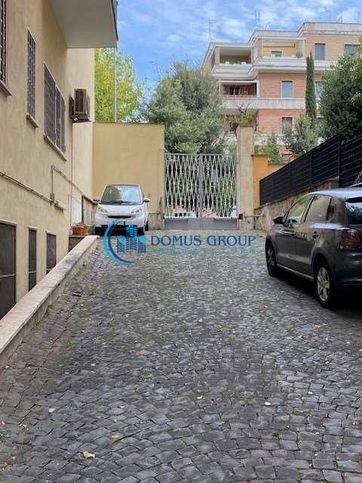 Box/posto auto in residenziale in Via Lisbona