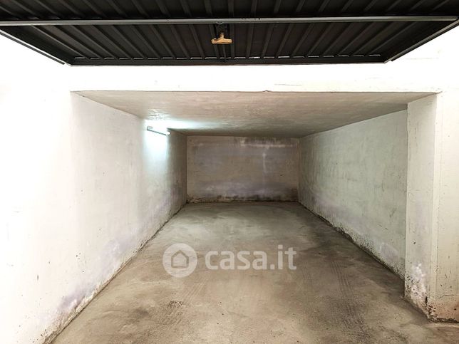 Garage/posto auto in residenziale in Via A. Volta 11