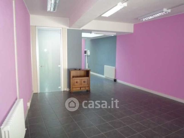 Ufficio in commerciale in 