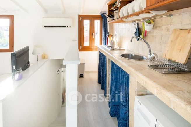 Appartamento in residenziale in Via Laura 28