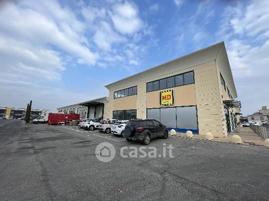 Capannone in commerciale in 