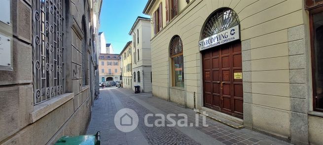 Ufficio in commerciale in Via Zanata 1