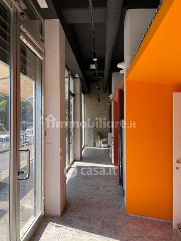 Ufficio in commerciale in Via del Forte Tiburtino