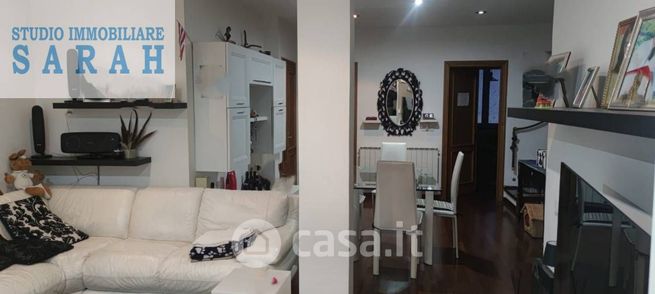 Casa indipendente in residenziale in Via Giacomo Leopardi 50