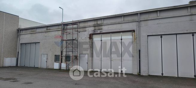 Capannone in commerciale in Via Dante Severgnini