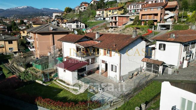 Casa indipendente in residenziale in 