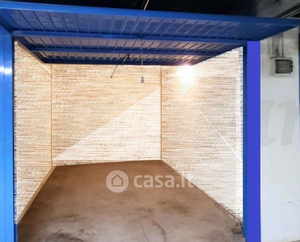 Box/posto auto in residenziale in Piazza Luigi Dallapiccola