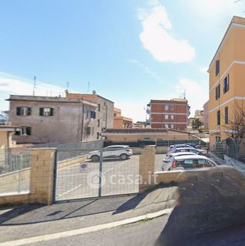 Box/posto auto in residenziale in Via degli Olivi