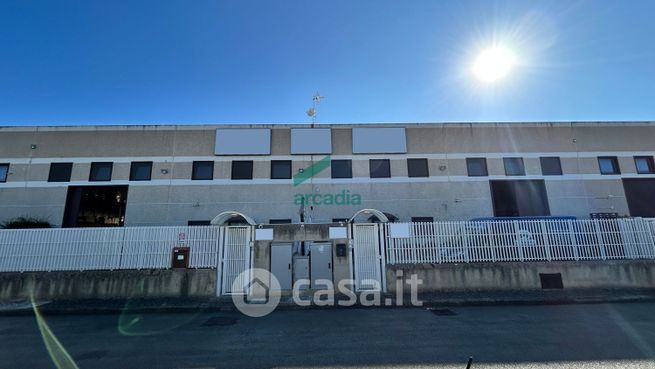 Capannone in commerciale in Strada Provinciale Modugno-Bari 83