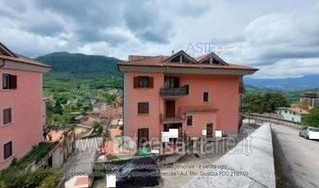 Garage/posto auto in residenziale in Strada Statale 7