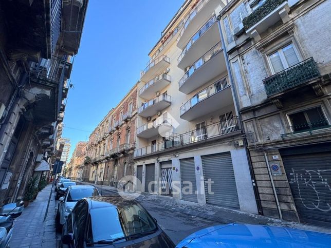 Box/posto auto in residenziale in Via Papale 24
