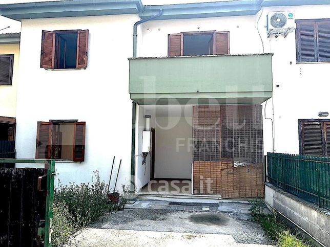 Villa in residenziale in Via Anxur