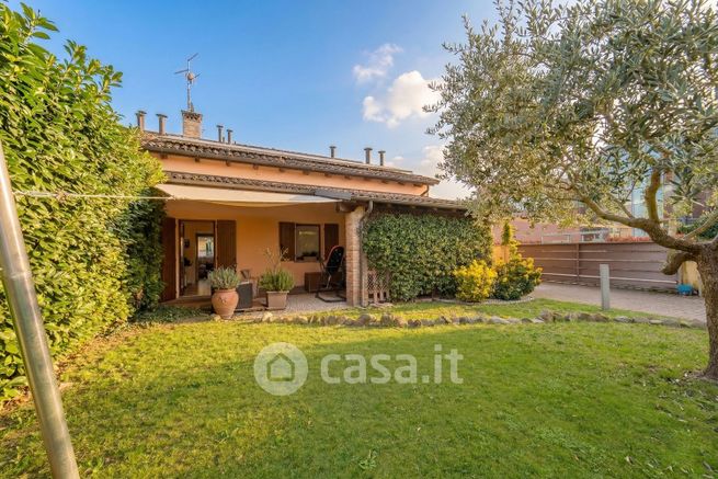 Casa bi/trifamiliare in residenziale in Via Augusto Franzoj 6