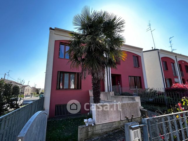 Villetta a schiera in residenziale in Via Speroncini 1