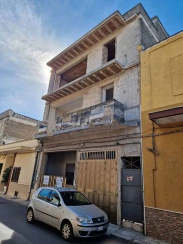Box/posto auto in residenziale in Via Dante Alighieri