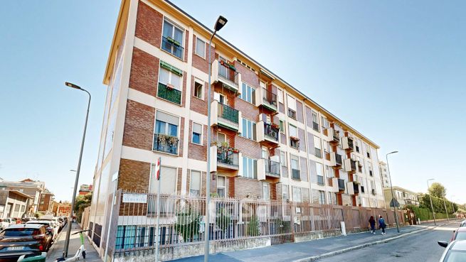 Appartamento in residenziale in Via Teocrito 46