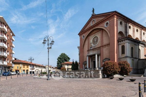Negozio/locale commerciale in commerciale in Piazza Santa Maria 1