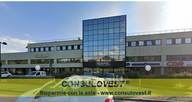 Capannone in commerciale in Via Lecco 22