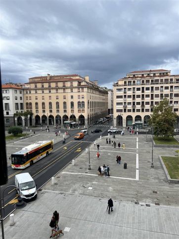 Ufficio in commerciale in 