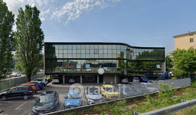Ufficio in commerciale in Via Emilia Ovest 787
