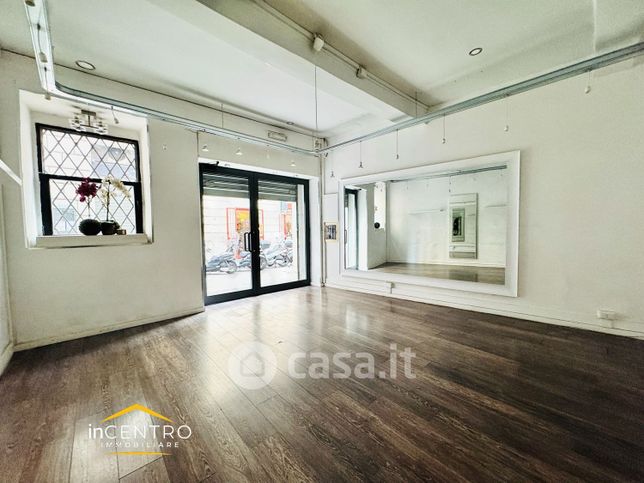 Negozio/locale commerciale in commerciale in Via dei Banchi Vecchi