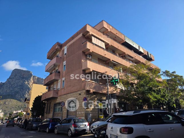 Attico/mansarda in residenziale in Via Sferracavallo 139