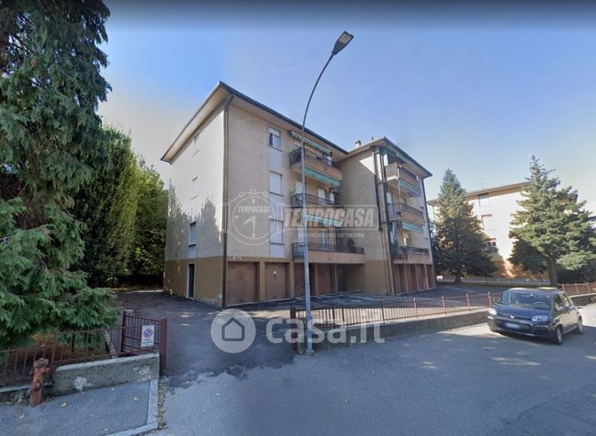 Box/posto auto in residenziale in Via G. Giusti